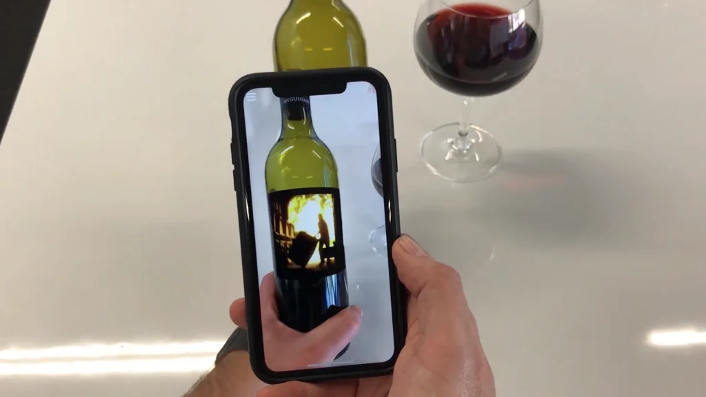 Etichette vino innovative: le 10 migliori idee per stupire i tuoi clienti e aumentare le vendite